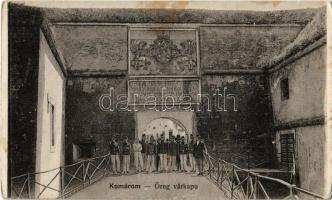 Komárom, Komárno; Öreg várkapu katonákkal. Spitzer Sándor kiadása / old castle gate with K.u.K. soldiers (fl)