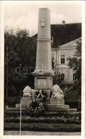 1942 Sepsiszentgyörgy, Sfantu Gheorghe; Hősi emlékmű. Kiadja a Székely Mikó Kollégium könyvesboltja / heroes statue