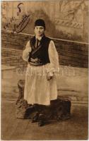 1918 Sumadija region, Schumadija; Bauerin in serbischer Nationaltracht / peasant woman in Serbian folk costume, folklore