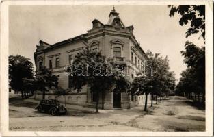 1942 Ipolyság, Sahy; M. kir. állami gimnázium, automobil. Kiadja Polgár I. / high school, automobile (EK)