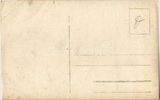 Katonai gyakorlat puskával és kutyával / WWI military, soldiers with gun and dog, training. photo