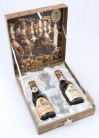 1990 és 1991 Tokaji asszú ( 3 puttonyos) és szamorodni díszdobozban talpas pohárral, Tokaj Kereskedő...