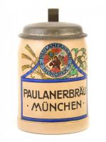 Paulanerbräu München díszes mázas kerámia söröskorsó, fém fedővel, m: 13 cm, d: 9 cm