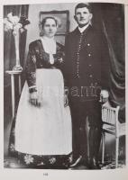 Népművészeti Örökségünk 2 kötete: 
Szolnok megye népművészete.+Hajdú-Bihar megye népművészete. Bp.,...