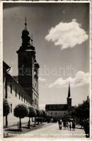 1942 Székelyudvarhely, Odorheiu Secuiesc; Szent Ferenc rendiek temploma, Református templom, automobil / Franciscan and Calvinist churches, automobile (EK)