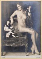 cca 1930 Női akt babákkal, fotó, kartonra ragasztva, 22,5×16 cm