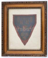 1916 Gyöngyökből készített világháborús emlékzászló, üvegezett fa keretben, 24×20 cm