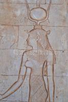 Ízisz istennő, a Kalabasa-templom reliefjéről készült gipsz falidísz, kopásokkal, 54×25,5 cm