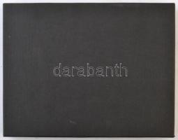 Éremtartó kazetta, kivehető tálcával, összesen 24 férőhellyel. Jó állapotban