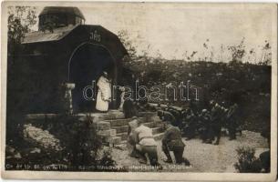 1919 Istentisztelet a táborban. Cs. és kir. 61. gyalogezred, Lukász Károly főhadnagy felvétele. Hadifénykép Kiállítás / WWI Austro-Hungarian K.u.K. military, field mass with priest (EK)