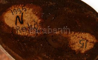 Novák László (1978- ): Faarc, kisméretű faragott fa szobor, jelzett, m: 37,5 cm