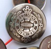 17 db különböző katonai gomb