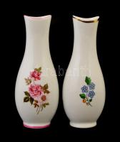 Hollóházi virágmintás porcelán emlékváza, és váza, matricásak, jelzett, apró kopásnyomokkal, m: 17 c...