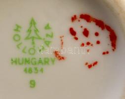 Hollóházi virágmintás porcelán emlékváza, és váza, matricásak, jelzett, apró kopásnyomokkal, m: 17 c...