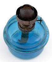 Üveg petróleum lámpa, kék üveg testtel, apró kopásnyomokkal, karcolásokkal, a tetején csorbával, m: ...