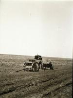 cca 1942 Thöresz Dezső (1902-1963) békéscsabai gyógyszerész és fotóművész szolgálatot teljesített eg...