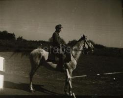 cca 1942 Thöresz Dezső (1902-1963) békéscsabai gyógyszerész és fotóművész szolgálatot teljesített eg...