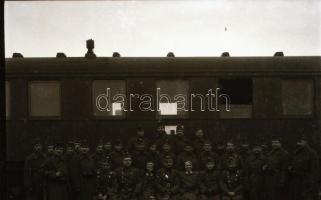 cca 1942 Thöresz Dezső (1902-1963) békéscsabai gyógyszerész és fotóművész szolgálatot teljesített eg...