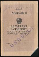 1957 Fényképes osztrák útlevél, bejegyzésekkel