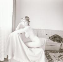 Örök téma, különféle időpontokban, eltérő helyszíneken, több fotómodell közreműködésével készült, 13...