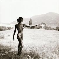 Kint is, bent is, különféle időpontokban, eltérő helyszíneken, több fotómodell közreműködésével kész...