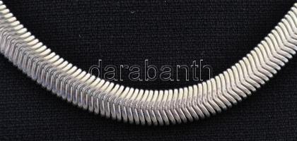 Ezüst(Ag) lapos, kígyó nyaklánc, jelzett, h: 46 cm, nettó: 22,4 g