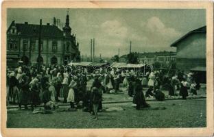 Kassa, Kosice; piac árusokkal / Trh / market with vendors