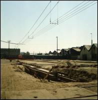 1985 Budapest, MÁV Járműjavító építése és belső tere, 12 db professzionális minőségű, szabadon felha...