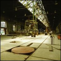 1985 Budapest, MÁV Járműjavító építése és belső tere, 12 db professzionális minőségű, szabadon felha...