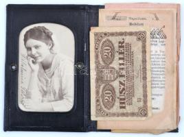 1916 katonai utazási igazolvány családtag részére, aranyozott, szép állapotú bőr tokban, hozzá néhány papírpénz és egyéb okmány.