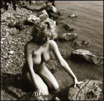 cca 1985 Hétvégi kalandok, szolidan erotikus felvételek, 7 db vintage negatív + 1 db mai nagyítás, a...