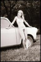 cca 1975 Természetes szépség, természeti környezetben, szolidan erotikus felvételek, 31 db vintage n...