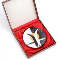 Hollóházi porcelán plakett Tanácsköztársaság 1919-  Budapesti Temetkezési Intézet 1969 felirattal. K...