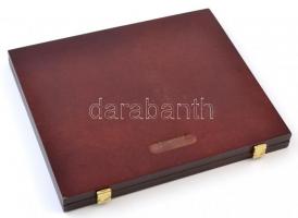 Fa éremtartó doboz, 12 férőhellyel, Uniós országok neveivel előnyomott. Használt, jó állapotban