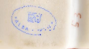 Alba sétáló figura, kézzel festett, jelzett, apró kopásokkal, m: 21 cm