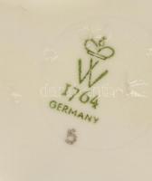 Wallendorf ülő nő, kézzel festett, jelzett, részben biszkvit, apró kopásokkal, m: 17,5 cm