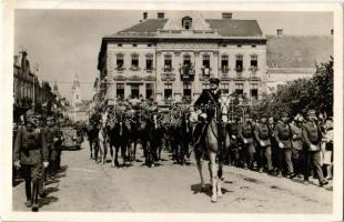 1940 Szatmárnémeti, Satu Mare; bevonulás, Horthy Miklós / entry of the Hungarian troops with Horthy + &quot;1940 Szatmárnémeti visszatért&quot; So. Stpl (EK)