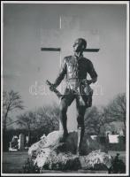 cca 1940 Zimmermann György (1914-1930) cserkész síremléke a kerepesi temetőben, 24×18 cm