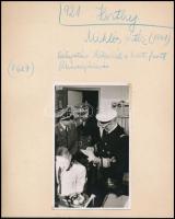 1941 Horthy Miklós (1868-1957) kormányzó és Hitler találkozója a keleti fronton, papírra ragasztott fotó, felirattal, fotó szélén sérüléssel, 13×8 cm