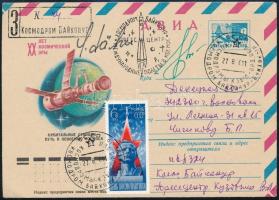Valerij Bikovszkij (1934- ) szovjet és Sigmund Jähn (1937- ) német űrhajósok aláírásai levelezőlapon /  Signatures of Valeriy Bikovskiy (1934- ) Soviet and Sigmund Jähn (1937- ) German astronauts on postcard