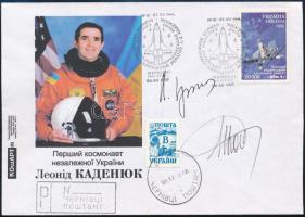 Leonyid Kadenyuk (1951-2018) ukrán űrhajós és Leonyid Kucsma (1938- ) volt ukrán elnök aláírásai emlékborítékon /  Signatures of Leonid Kadeniuk (1951- ) Ukrainian astronaut and Leonid Kuchma (1938- ) former Ukrainian president on envelope
