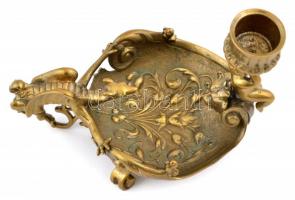 Puttós sárkányos figurális réz gyertyatartó, puttó és sárkány figurával, 14×10×9 cm