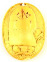 "K. J." monogramos egyházi csontfaragvány, kis sérüléssel, 6,5×4,5 cm