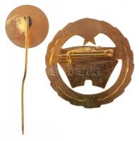 ~1960-1970. "Kiváló Pénzügyi Dolgozó" aranyozott, zománcozott fém jelvény miniatűrrel, ere...