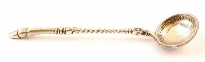 Ezüst(Ag) érmés-őzlábas kanál, jelzés nélkül, h: 9,8 cm, nettó: 12,8 g
