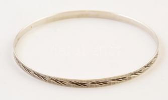 Ezüst(Ag) mintás karperec, jelzett, d: 6,8 cm, nettó: 5,5 g