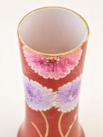 Virágos festett üvegváza, kézzel festett, jelzés nélkül, kopásokkal, m: 27,5 cm