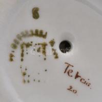 Zsolnay porcelán kislány virágcsokorral, kézzel festett, jelzett, hibátlan, m: 13,5 cm