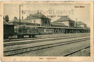 Szatmárnémeti, Satu Mare; vasútállomás, vagonok / Gara / railway station with wagons + "1940 Szatmárnémeti visszatért" So. Stpl (szakadás / tear)