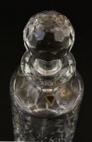 Ólomkristály boros készlet: 6 db pohár, 1 db kiöntő, formába öntött, némelyiken apró csorbával